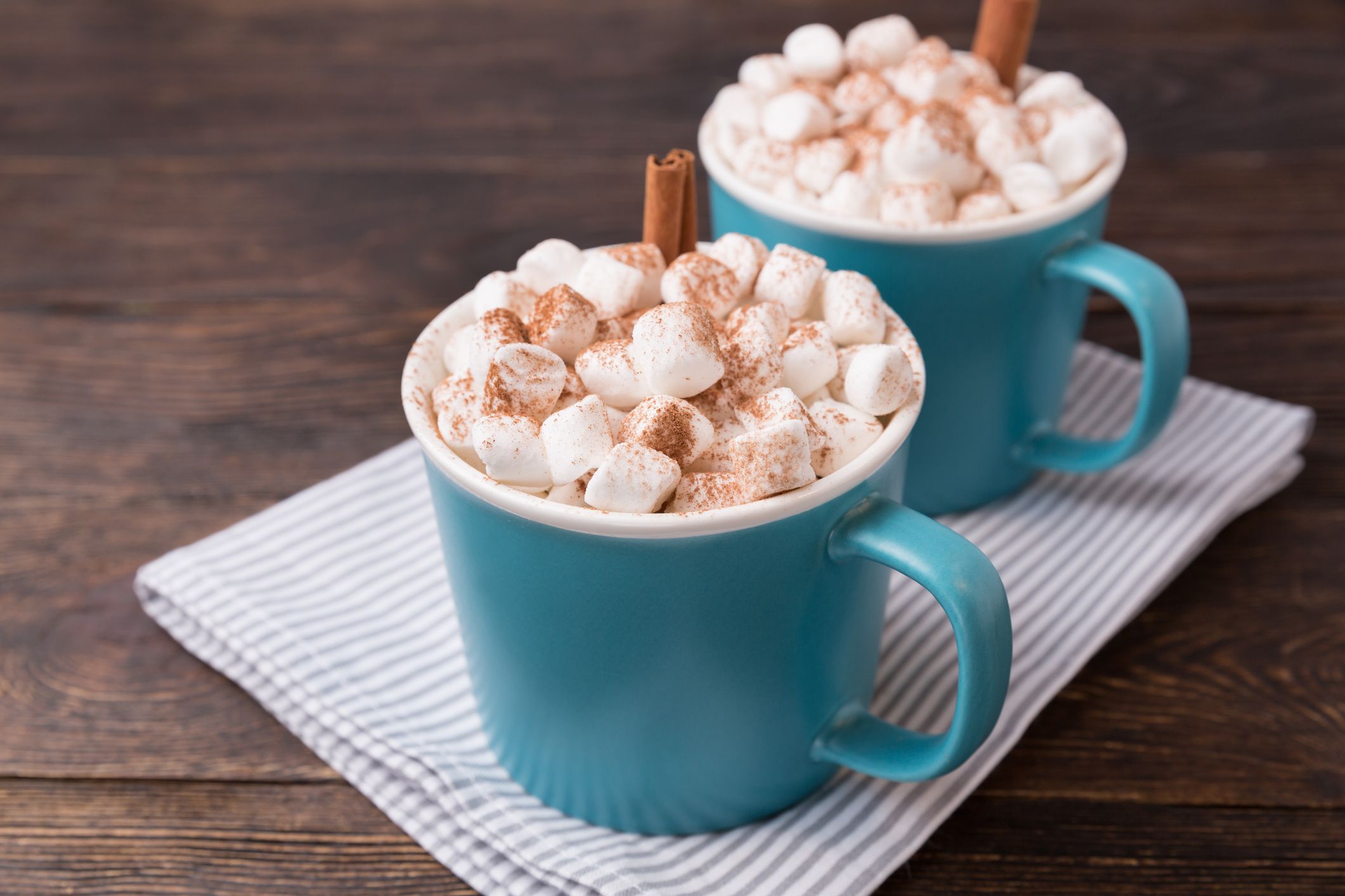 https://hips.hearstapps.com/hmg-prod/images/cocoa-with-marshmallows-on-brown-wooden-background-royalty-free-image-1678127816.jpg
