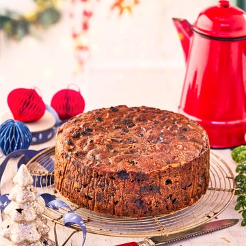 coffee and walnut christmas cake