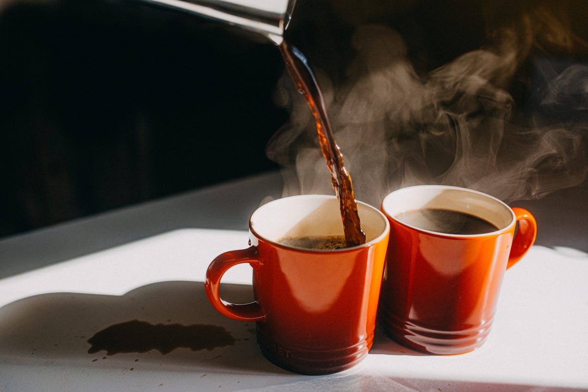 El tiempo que puede estar el café hecho sin que pierda sabor según un  experto barista