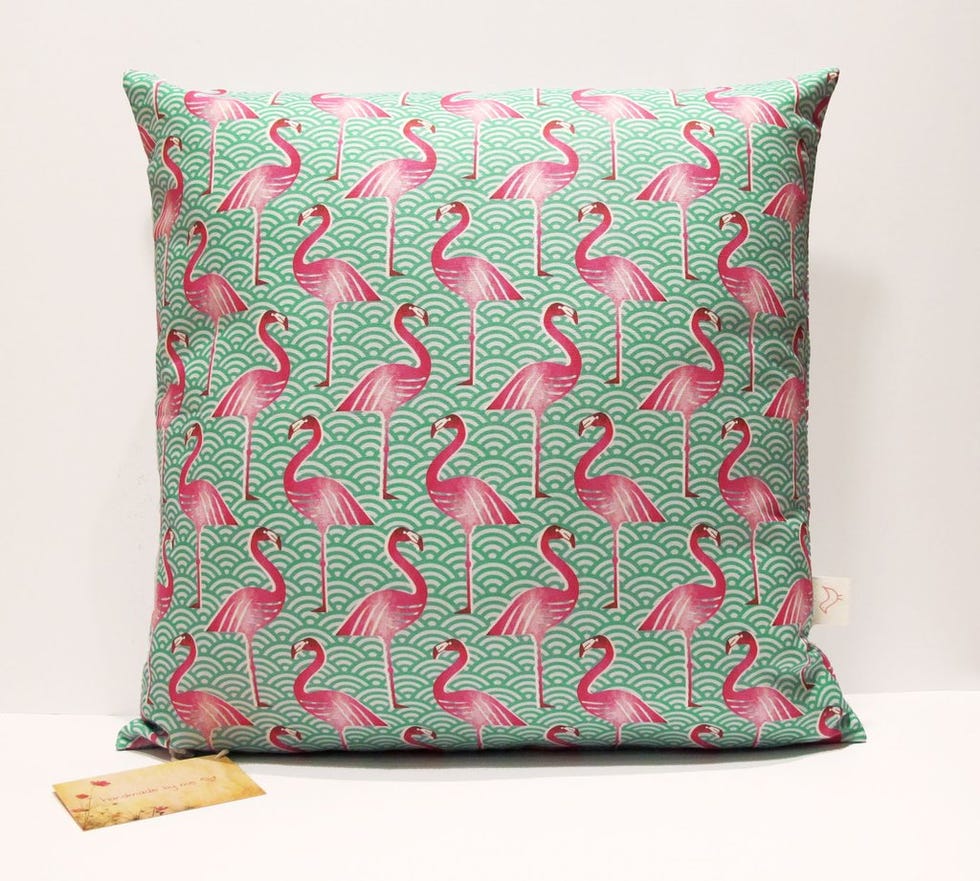 Cojín con estampado de flamencos