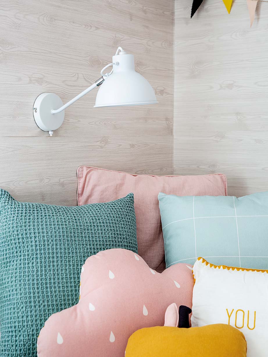 Dormitorio infantil: Cojines de colores