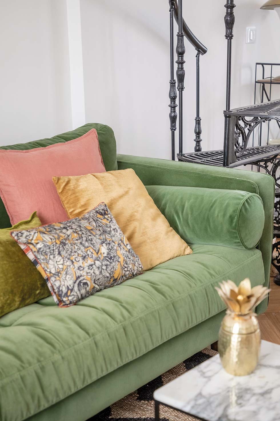 La casa de @chloeandyou: Sofá verde en el salón