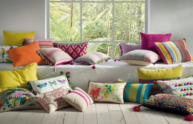 Cushion, Pillow, Throw pillow, Furniture, Room, Couch, Bedding, Interior design, Textile, Purple, 
