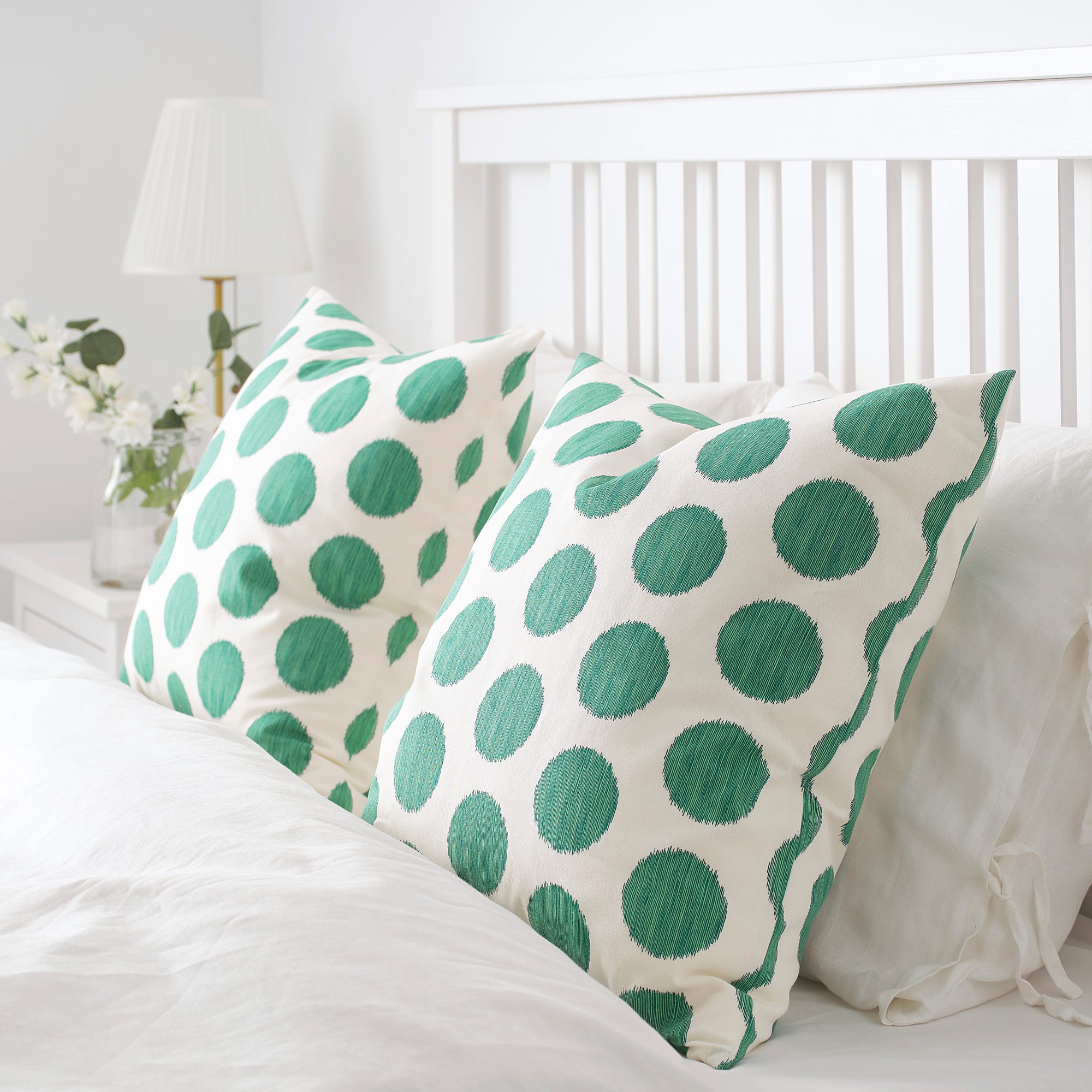Cojines con lunares verdes