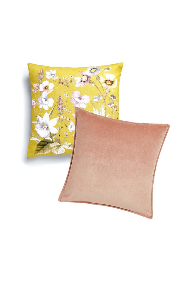 cojines en rosa liso y estampado floral