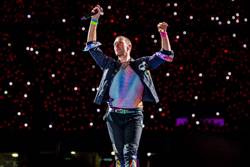 I Coldplay colorano Milano