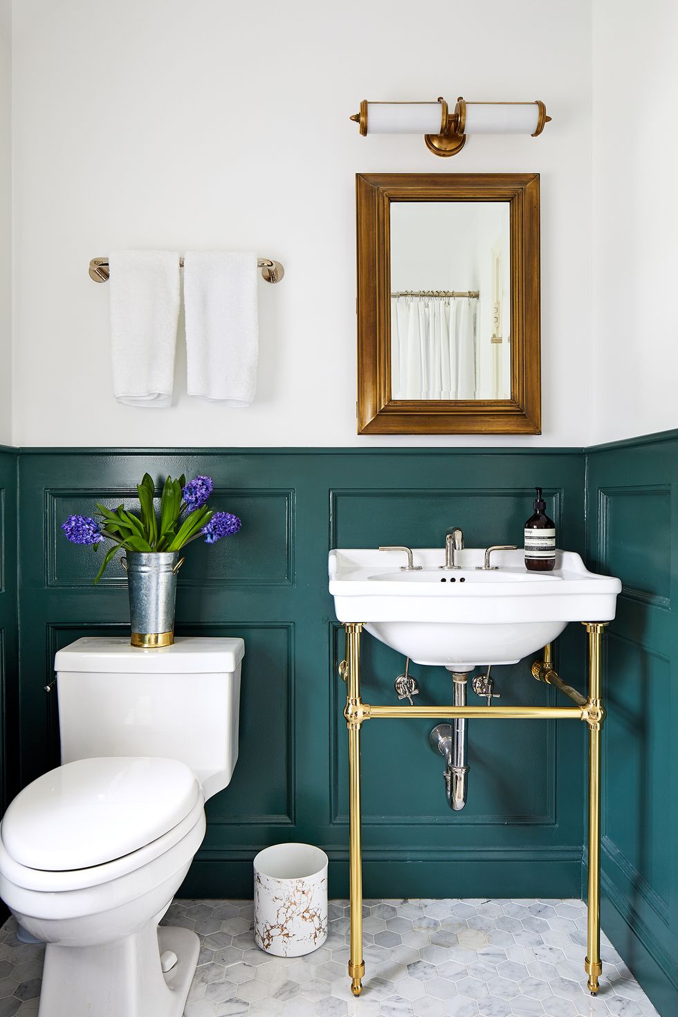 Bathroom, Room, Blue, Purple, Turquoise, Green, Property, Sink, Tap, Bathroom cabinet, 