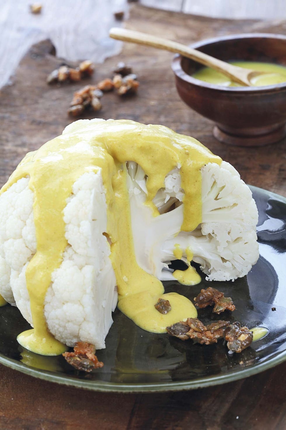 coliflor cocida con salsa de cúrcuma