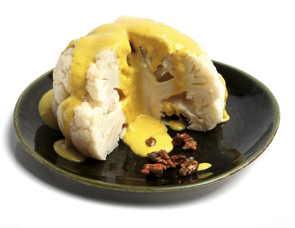Coliflor cocida con salsa de cúrcuma