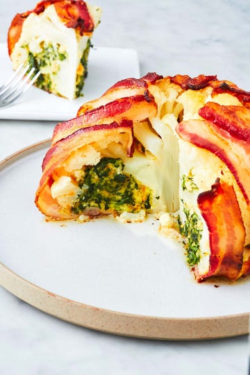 coliflor rellena y envuelta en bacon