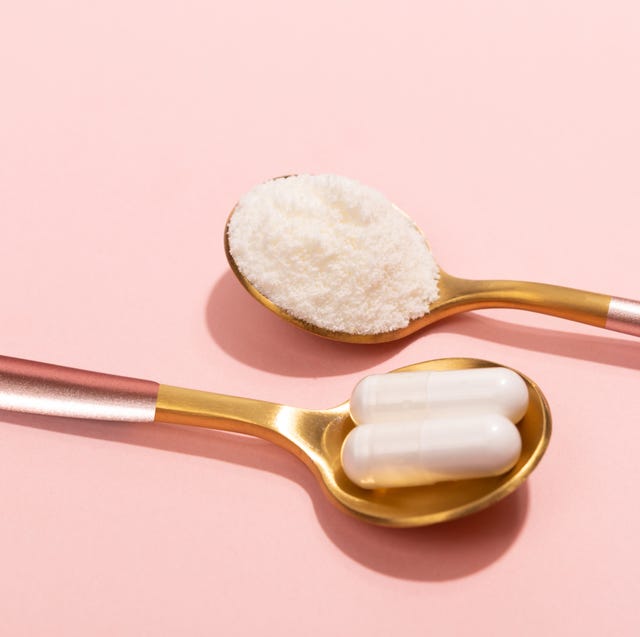 Collagen powder and pills on pink background