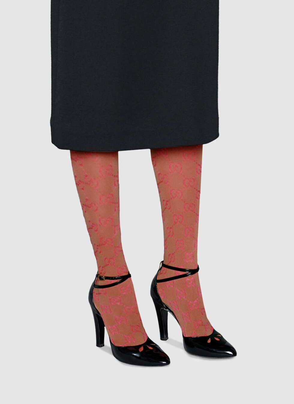 La moda inverno 2020 punta sulle gambe, le calze donna sono accessori di stagione fondamentali da scegliere tra collant particolari e sexy e calze corte sporty.