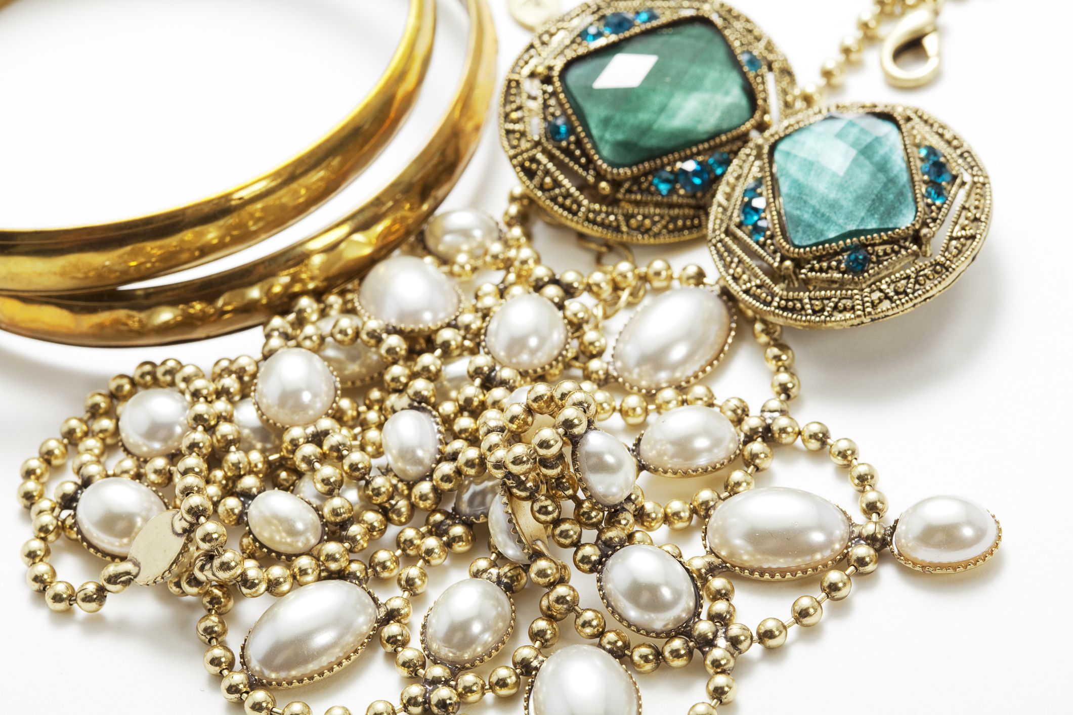 A Guide to Shopping for Vintage Jewelry