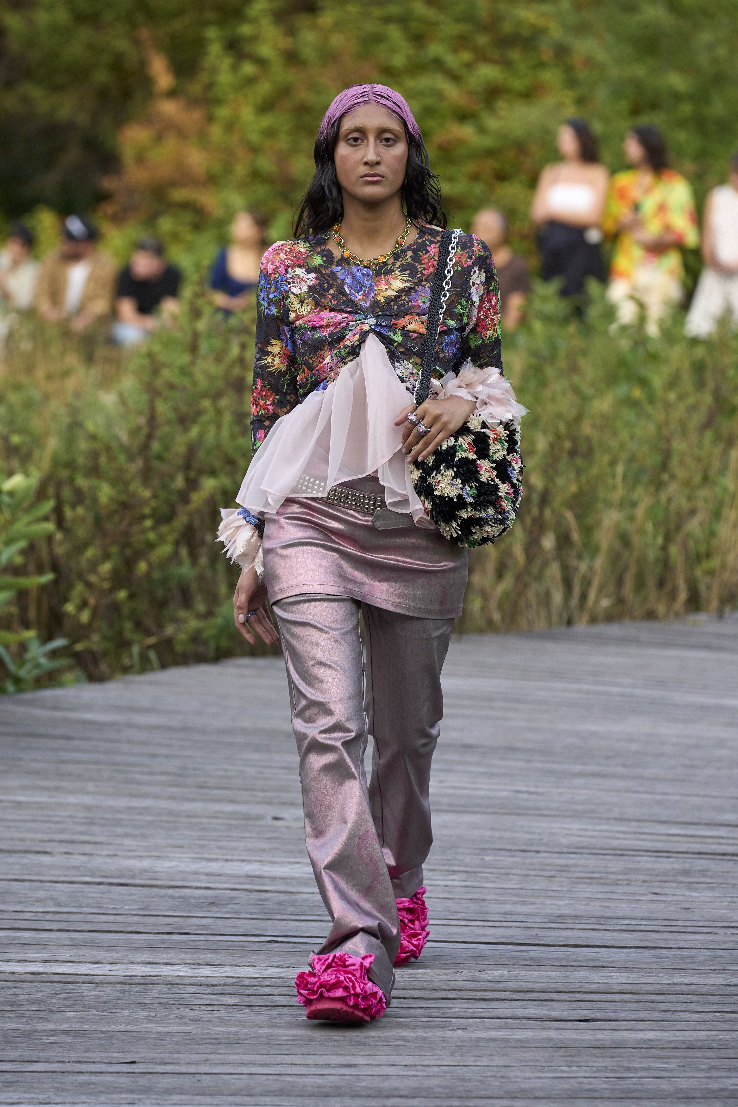 【関税込み】Collina Strada フーディ & ジップアップ Collina Strada ウィメンズ フーディ & ジップアップ | SSENSE 日本