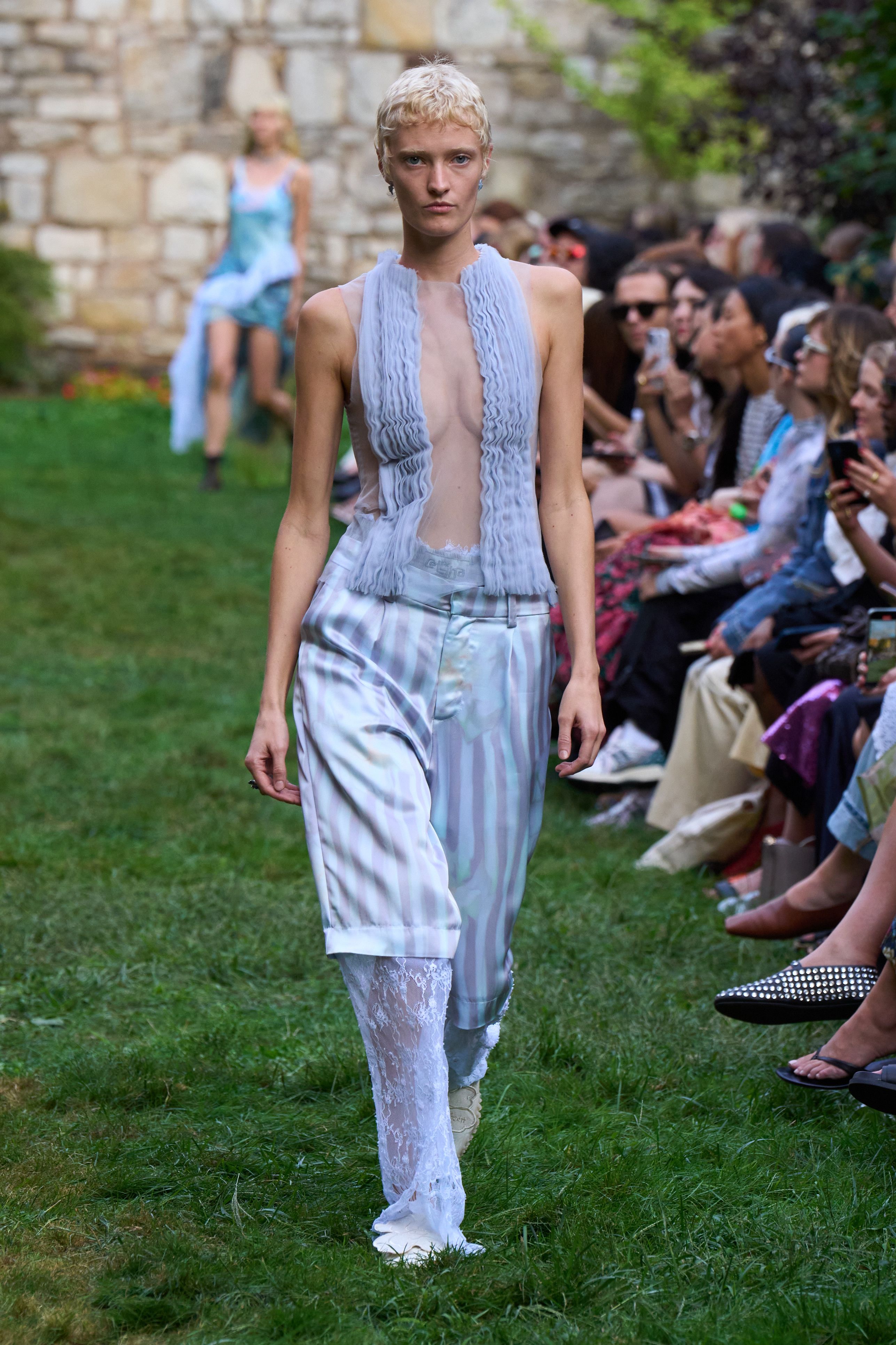 コリーナ ストラダ（COLLINA STRADA）」2025春夏コレクション