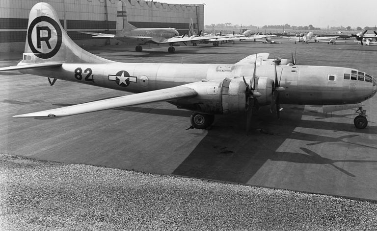 広島に原爆を投下したエノラ・ゲイ機