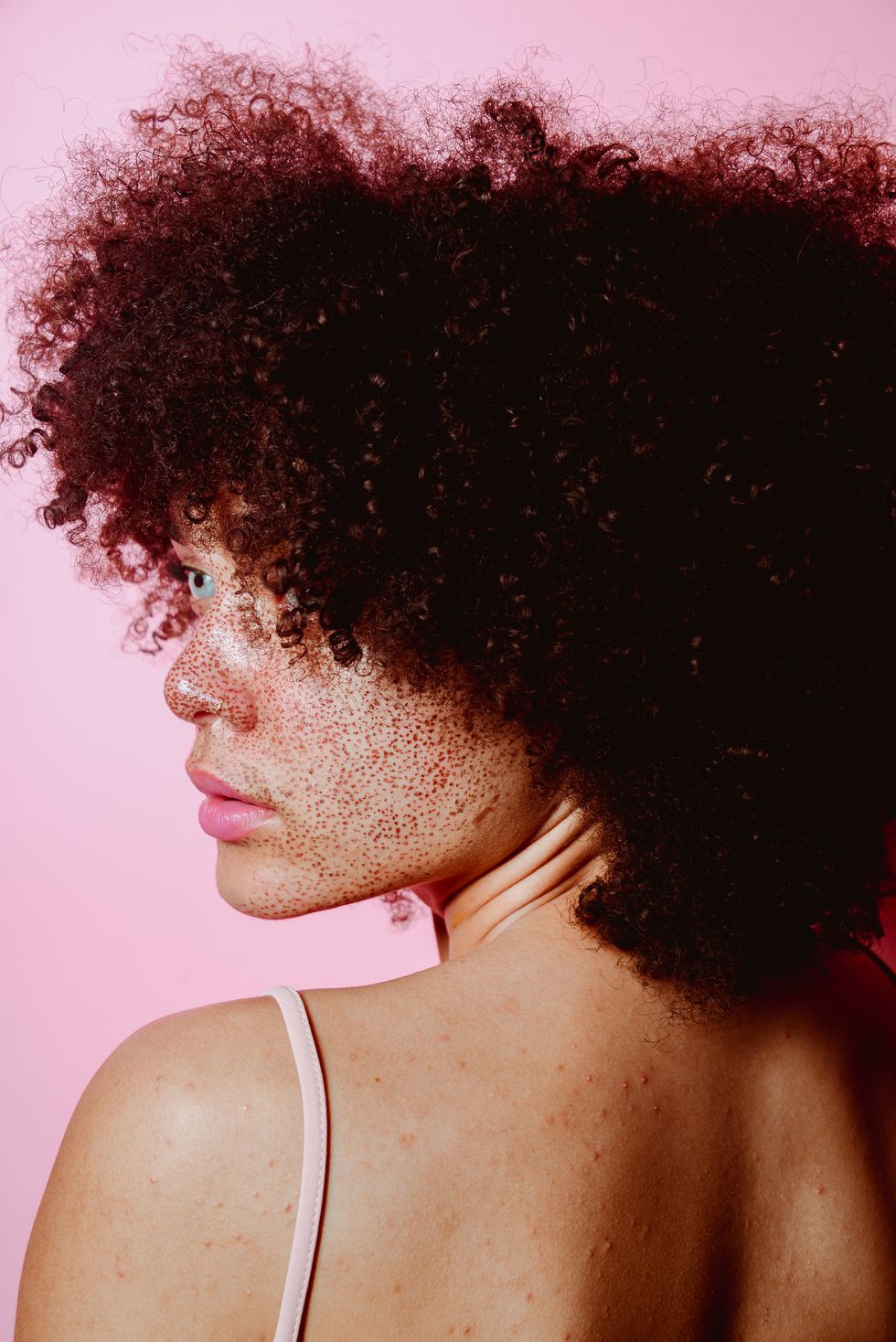Hair, Face, Hairstyle, Chin, Neck, Pink, Skin, Afro, Head, Beauty, 