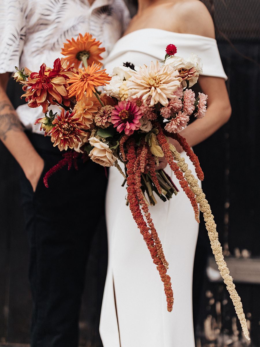 fall wedding bouquet with trailing garland