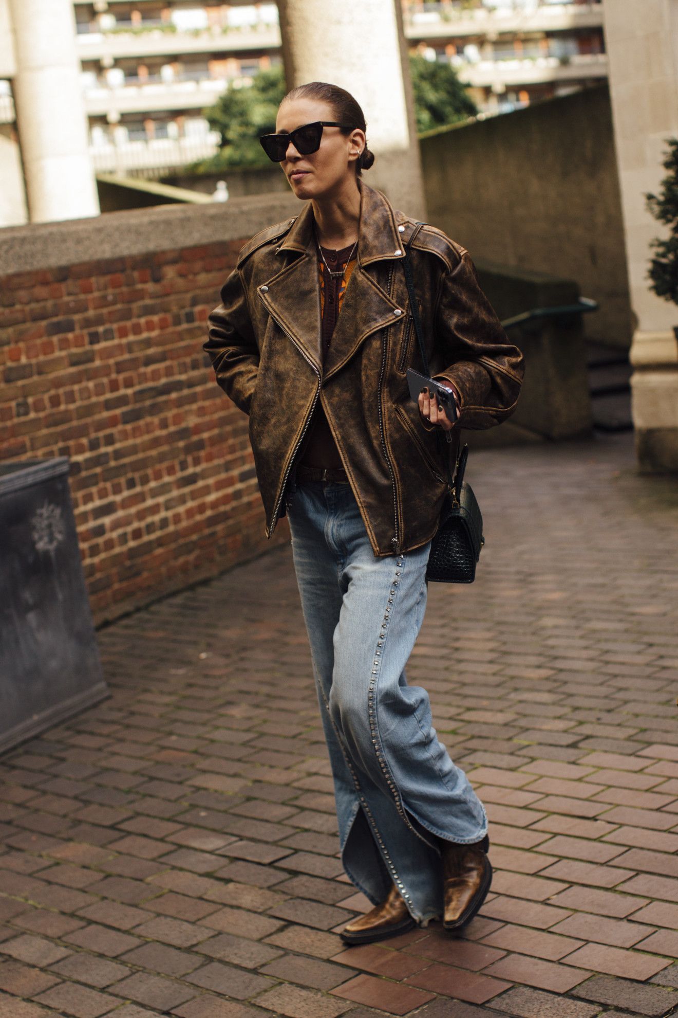 Pantaloni primavera 2024 come abbinare i jeans baggy e dove comprarli