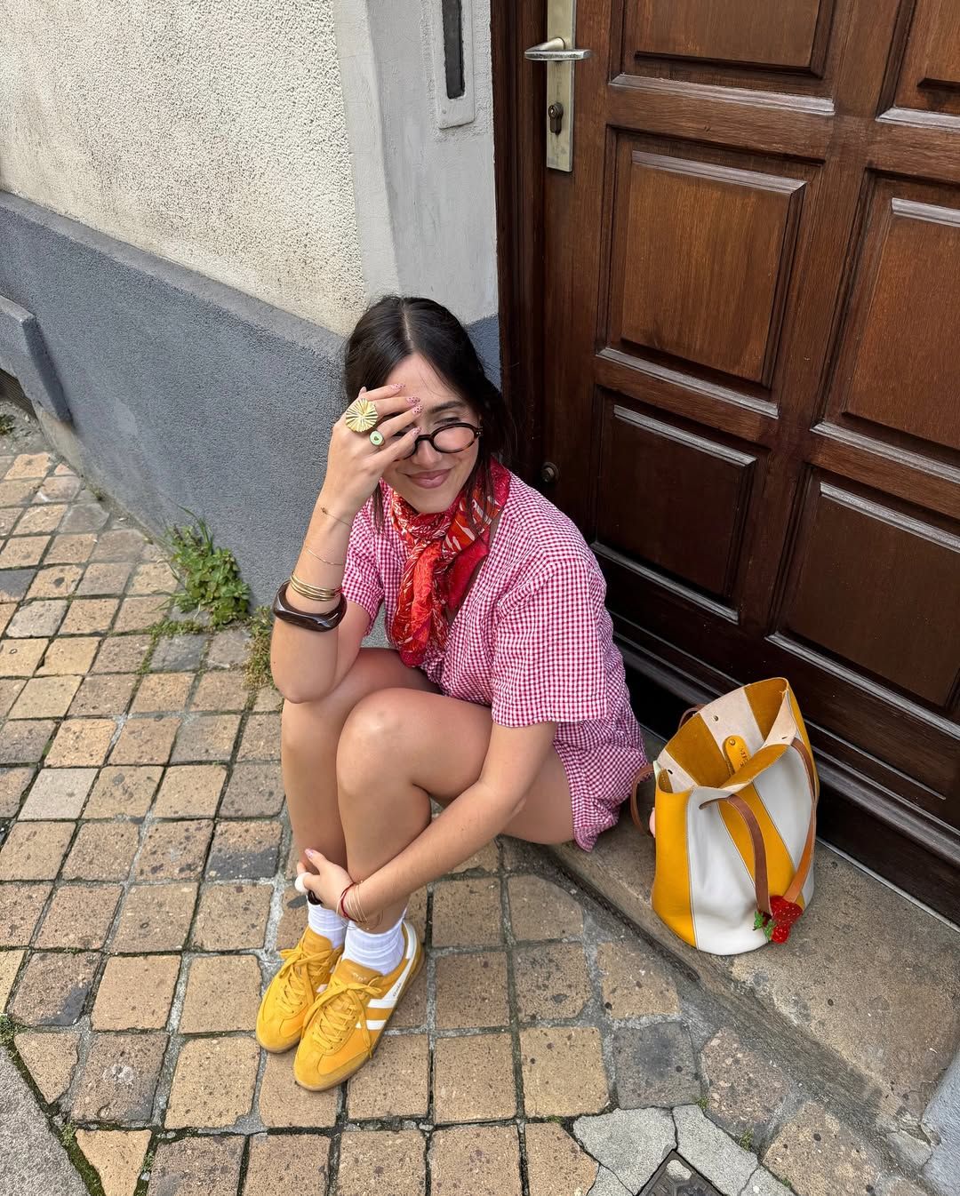 5 outfit con le sneakers per eleganti in estate