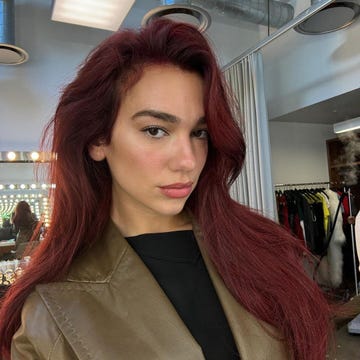 come ottenere capelli rossi dua lipa