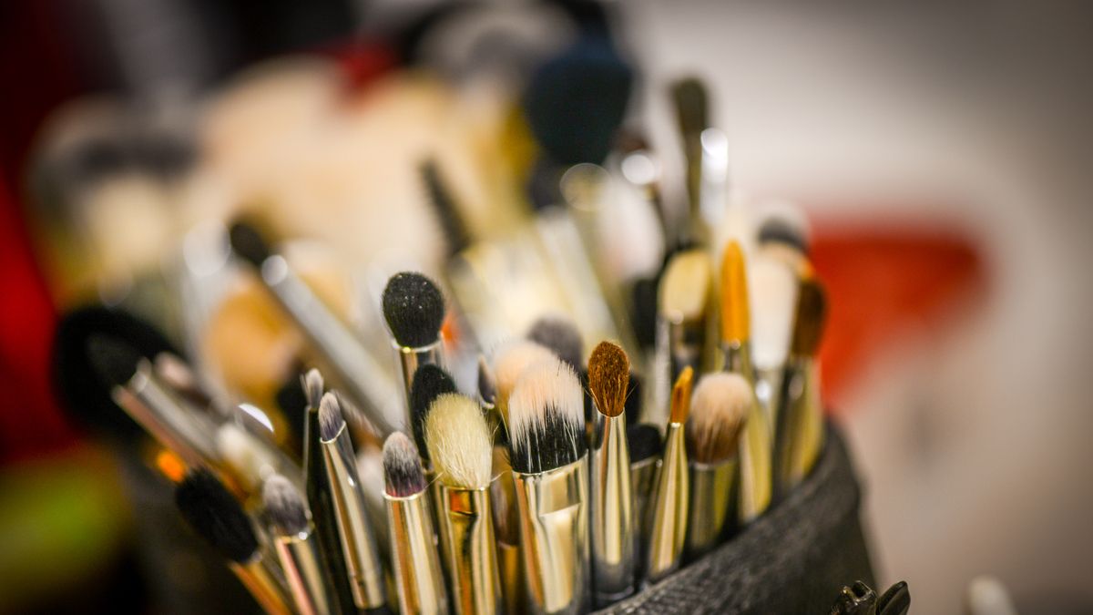 Come pulire i pennelli per il make-up secondo i trend di TikTok