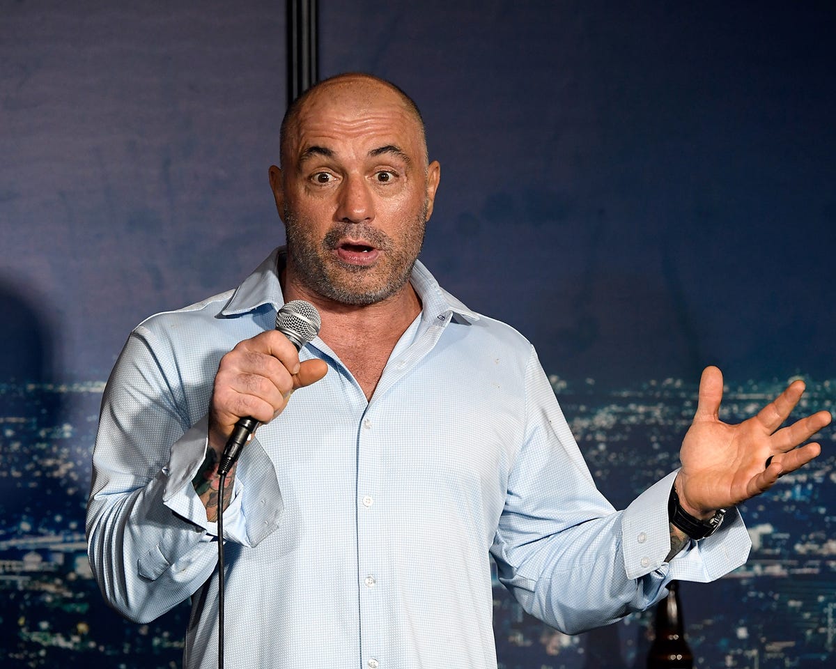 Joe Rogan Criticised for Telling Young People Not To Get Vaccinated for COVID 19
