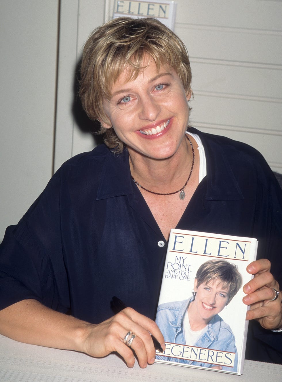 https://hips.hearstapps.com/hmg-prod/images/comedienne-ellen-degeneres-autographs-copies-of-her-new-news-photo-477862955-1548034895.jpg?crop=1xw:1xh;center,top&resize=980:*