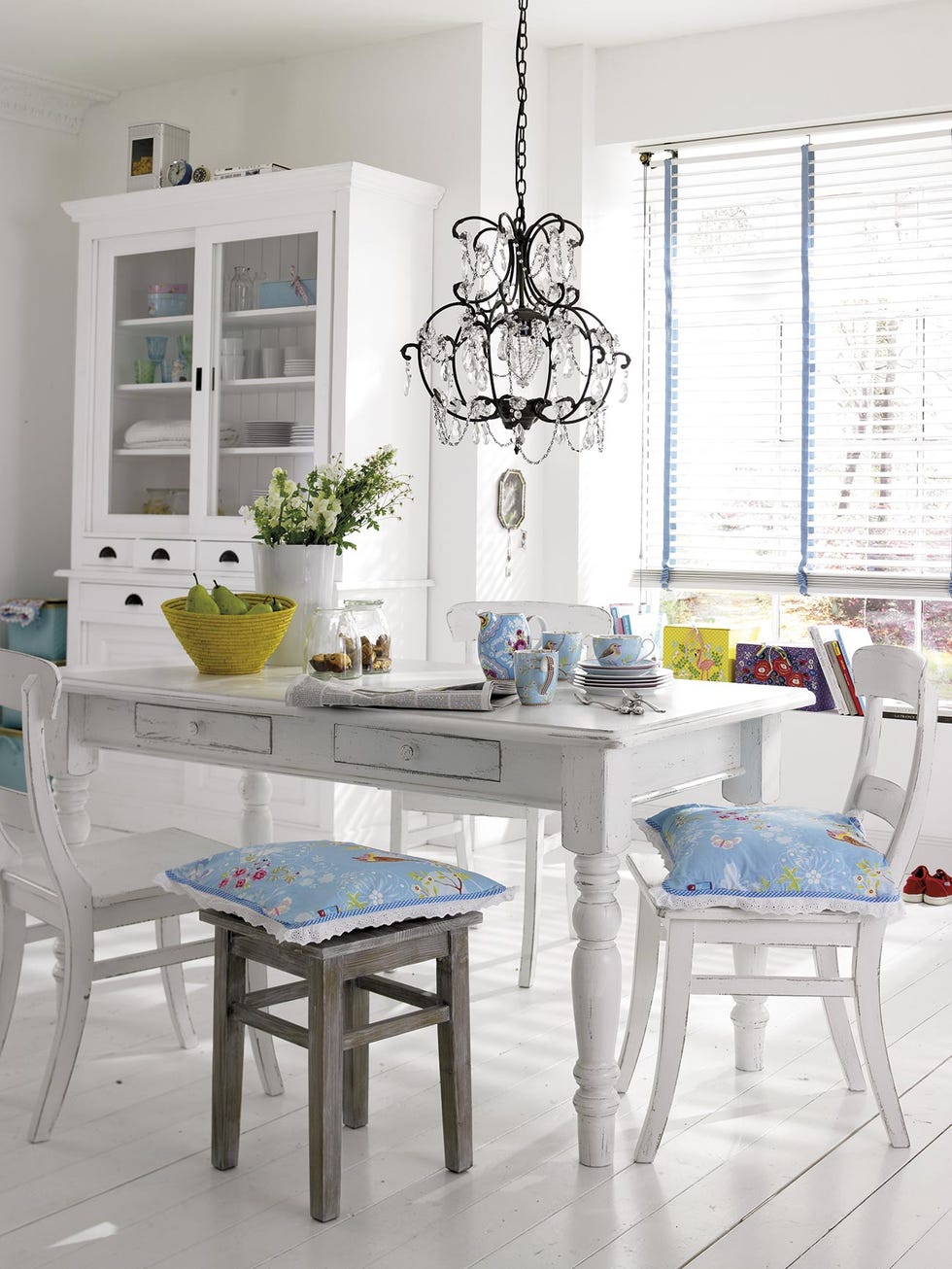 Comedor blanco con encanto