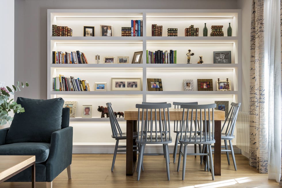 salón con cocina acristalada antes y depsués