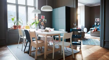 comedor con sillas diferentes