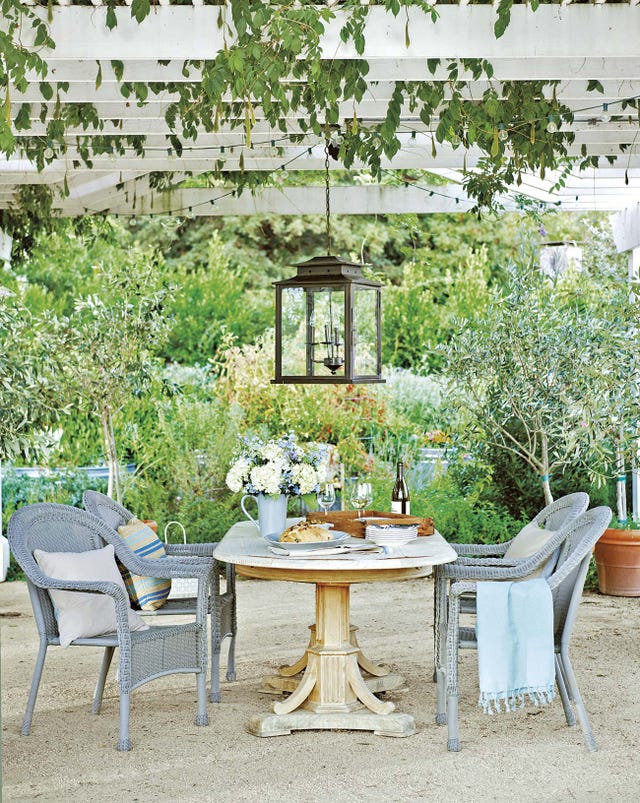 Porches y jardines: Comedor exterior