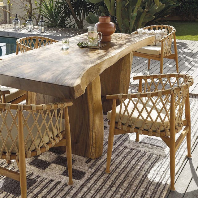 Comedor exterior de madera natural