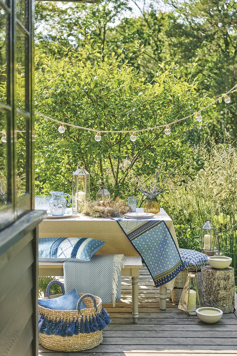 muebles de exterior comedor en el jardín