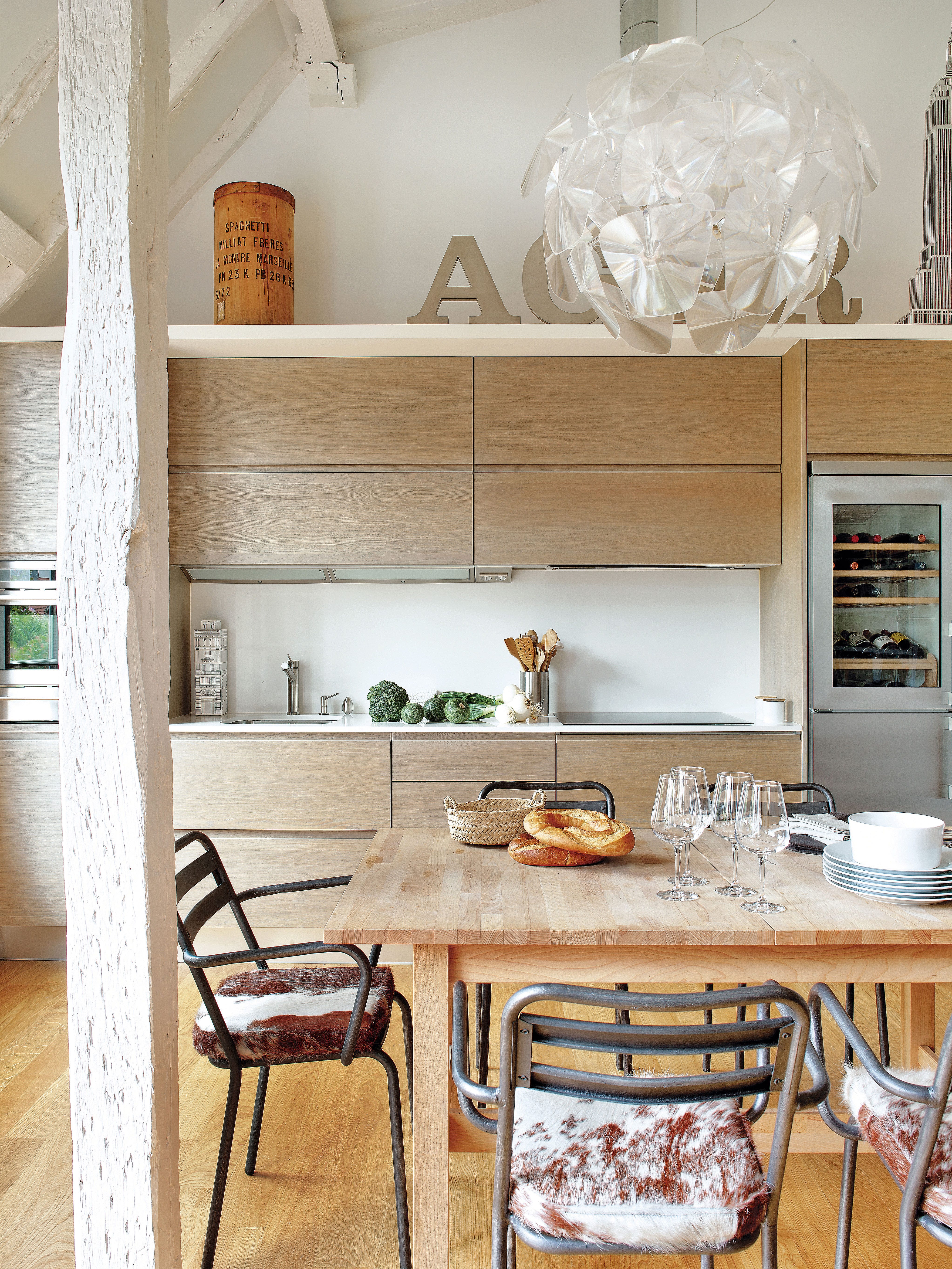 Comedor integrado en la cocina