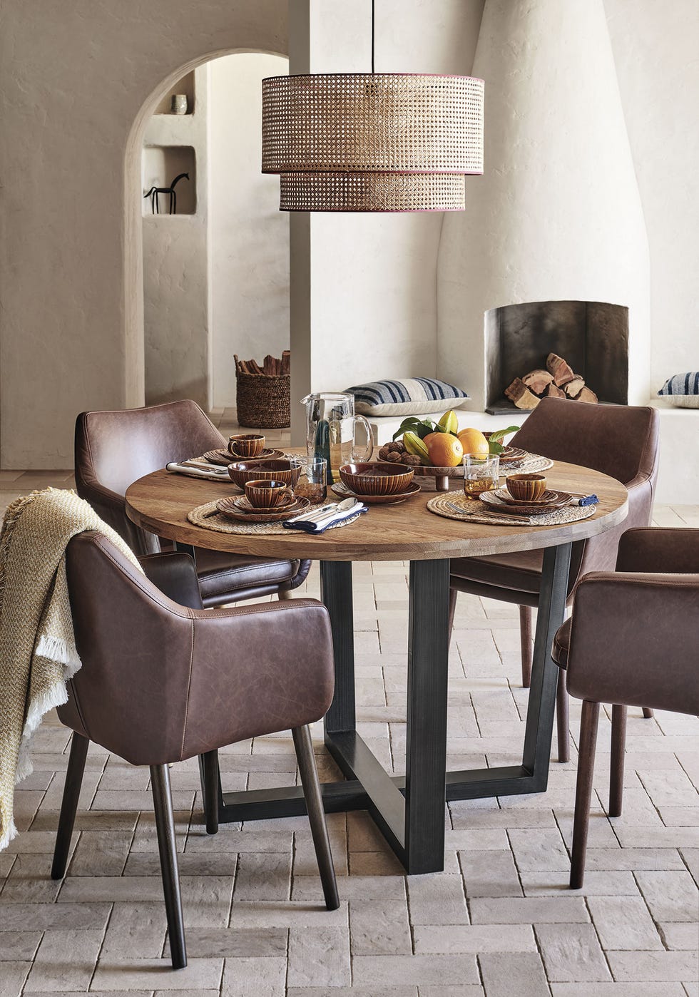 comedor moderno en color chocolate