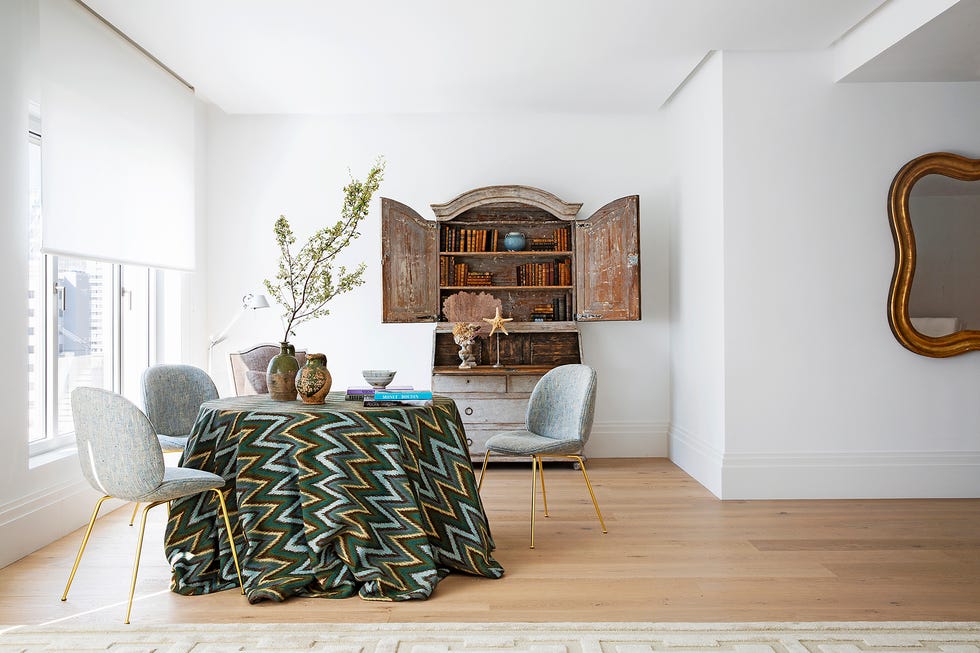 un pied a terre reformado en madrid comedor junto al salon