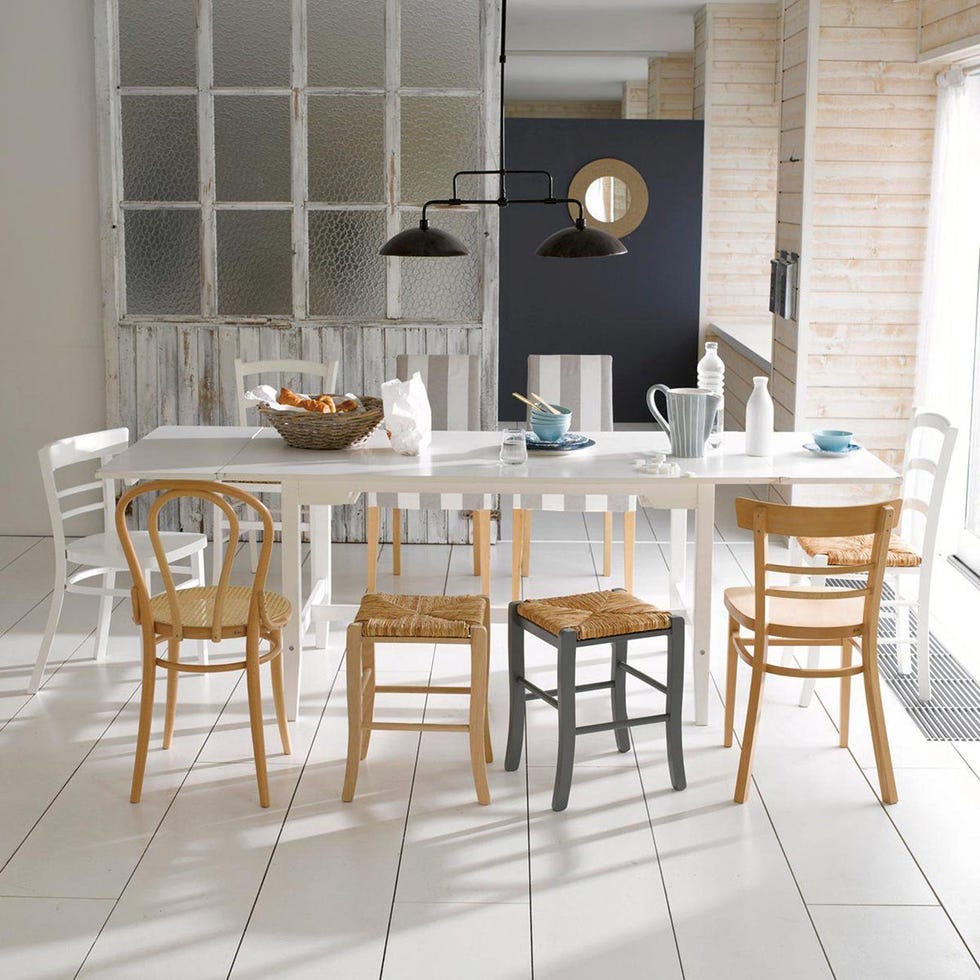Comedor con sillas diferentes