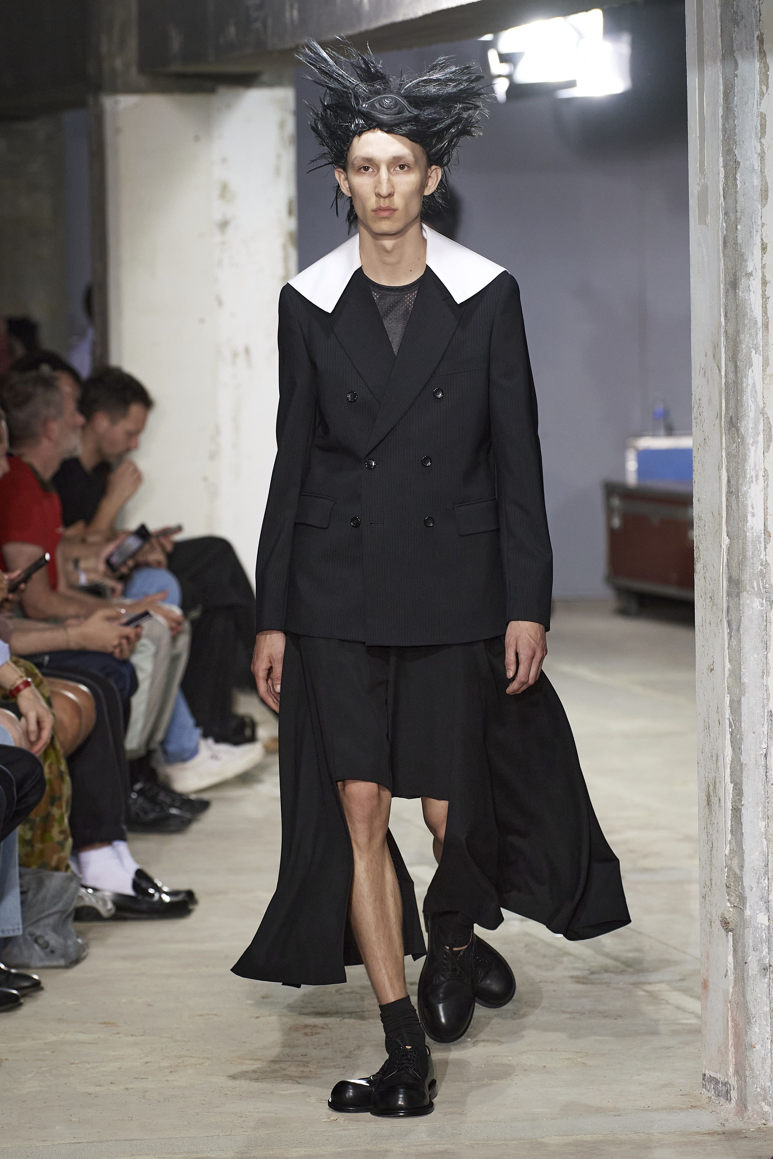 2024春夏男裝周秀場盤點！Comme des Garçons打造「愛心皮鞋」、Loewe為