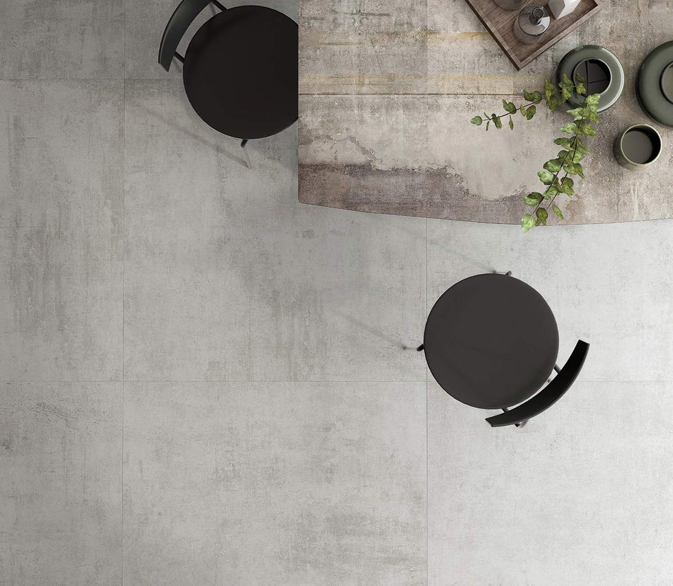 comedor gris con suelo gres porcelánico rectificado de gran formato