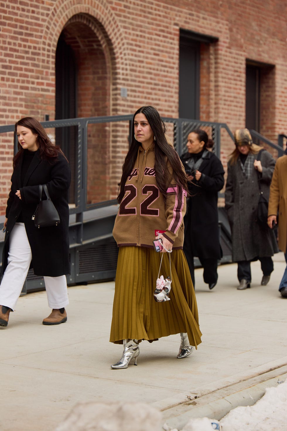 looks minimal con faldas largas plisadas