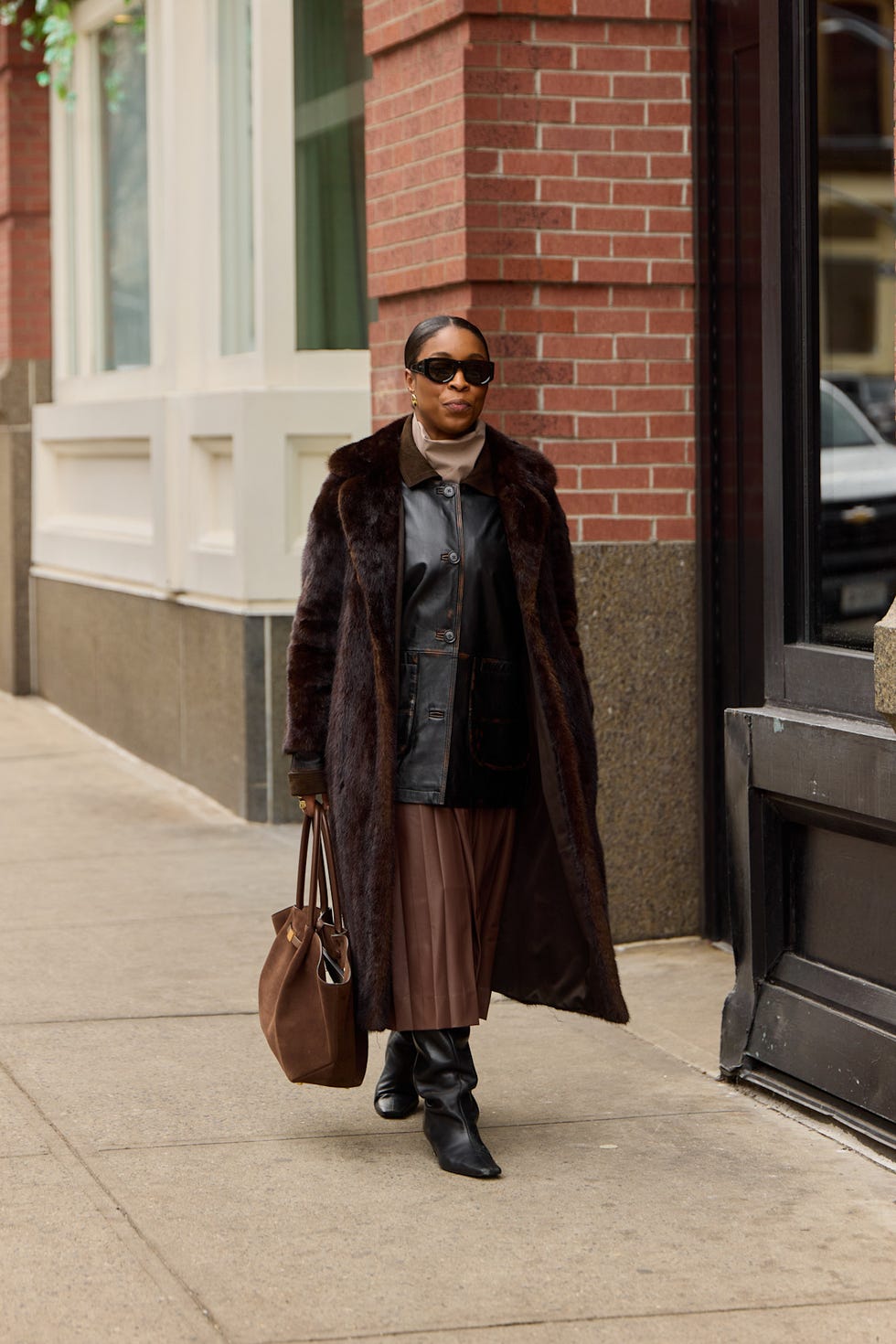 looks minimal con faldas largas plisadas