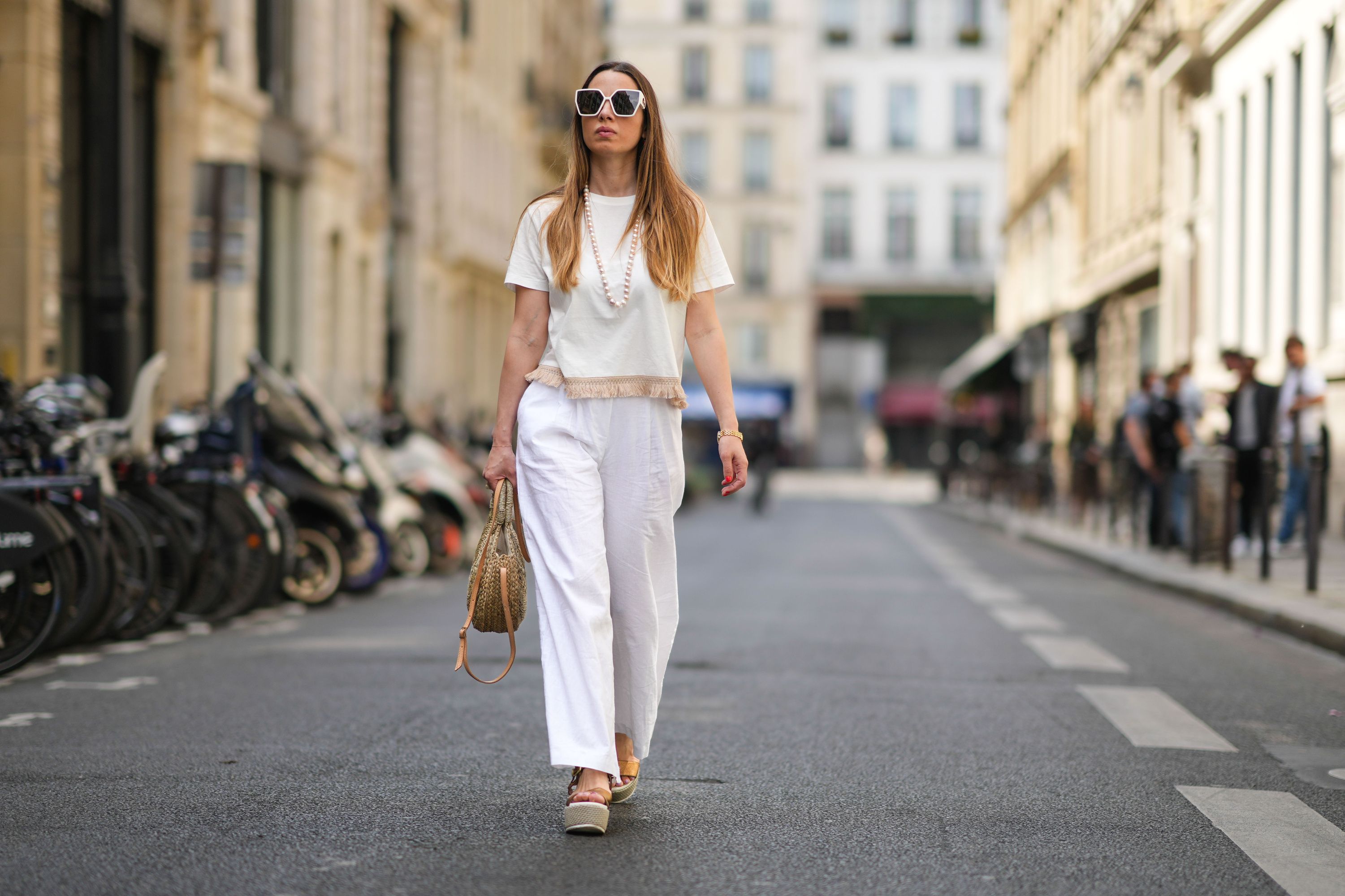 9 looks sencillos con pantalón de lino blanco para vestir todo el