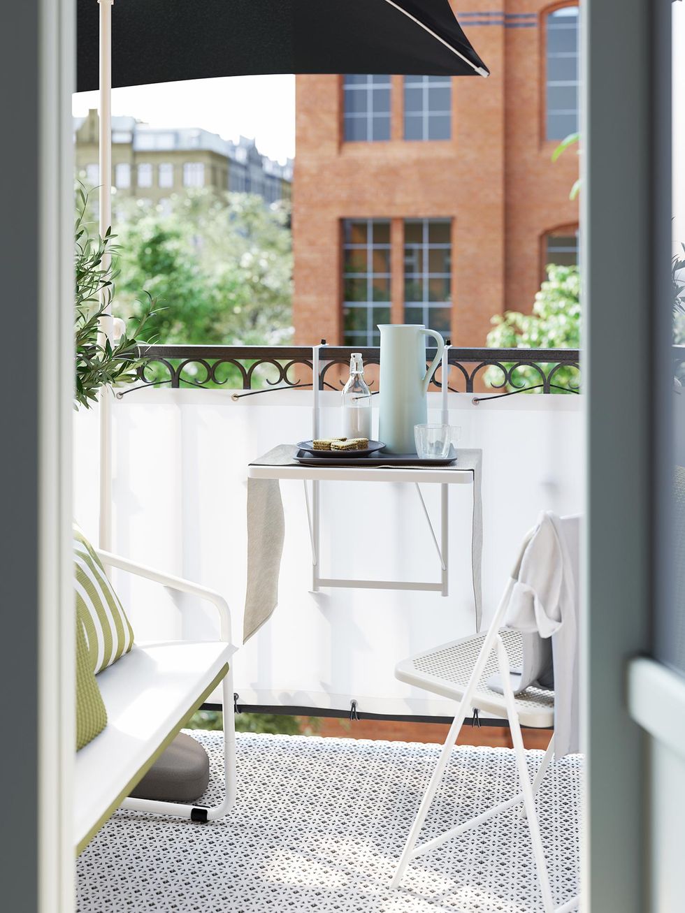 Las mejores mesas para balcón plegables: perfectas para los balcones minis