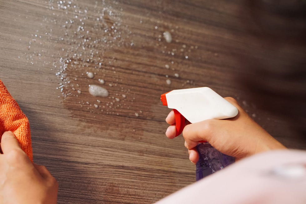 cmo limpiar los retos de pegamento y pegatinas adhesivas en menos de cuarenta segundos