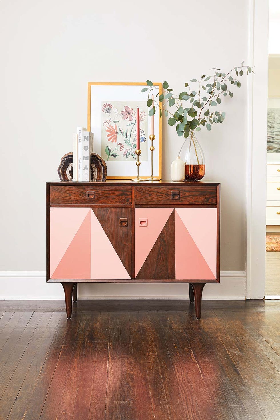 mueble reciclado que funciona como cómoda