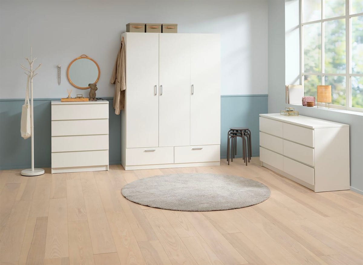 cómoda con 4 cajones de madera