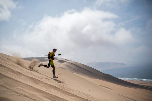 TOPSHOT-MARATHON-PERU-SABLES-DESERT