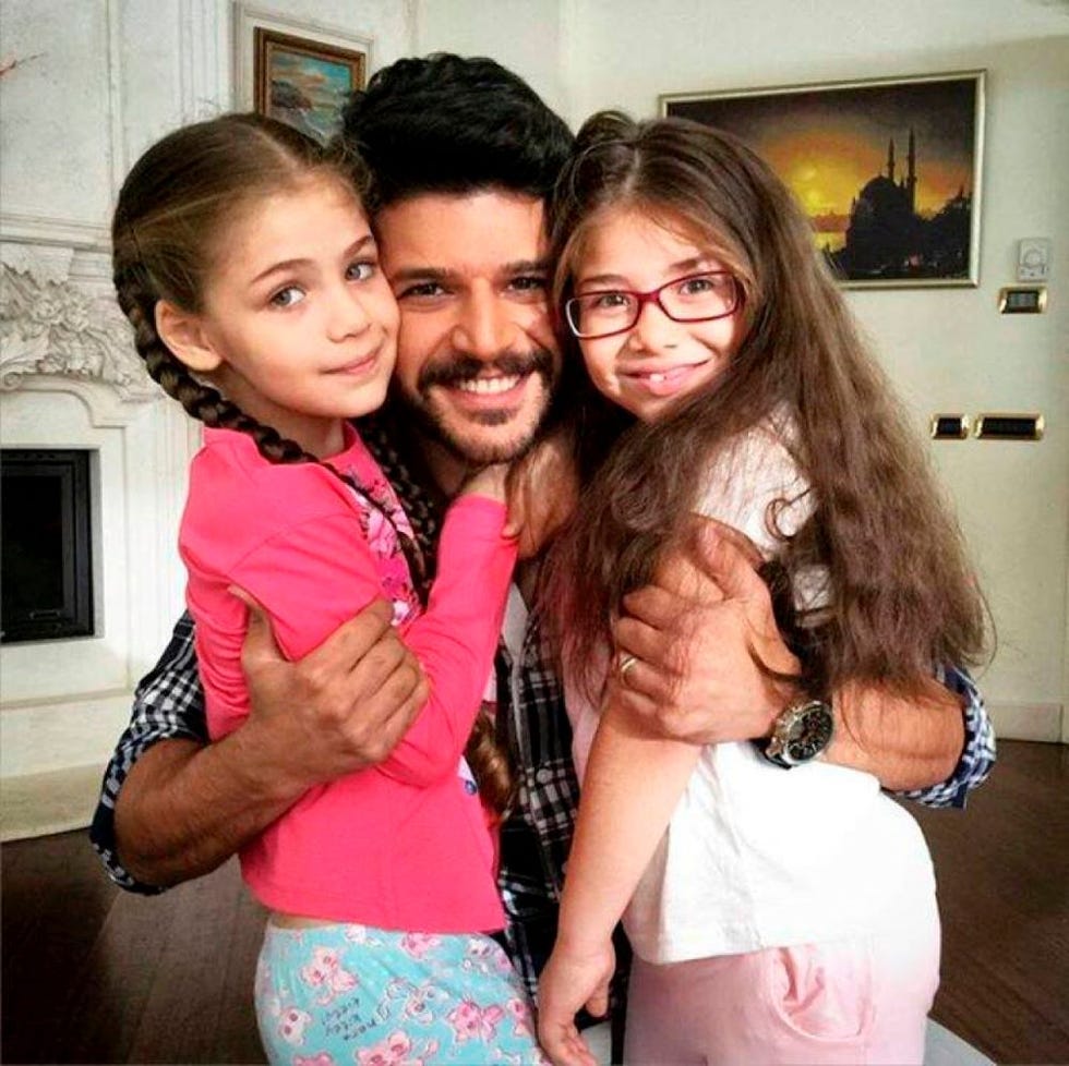 elif isabella damla guvenilir Emre Kivilcim