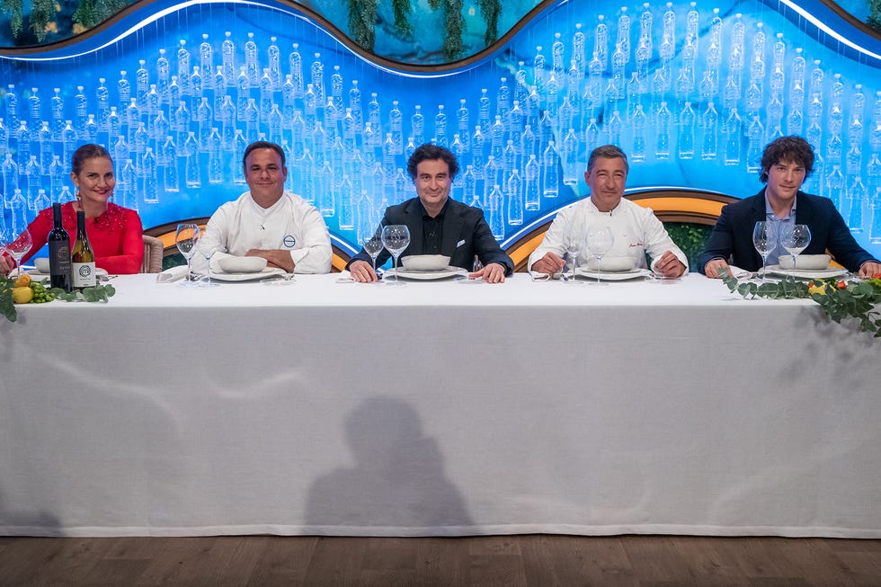 el jurado de masterchef celebrity 5 con angel leon y jordi roca